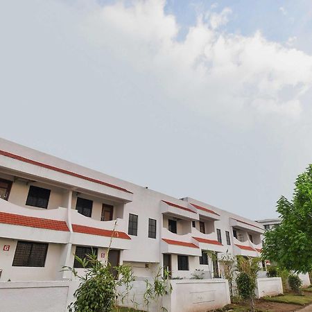 Spot On Carnival Resorts Rāipur Buitenkant foto