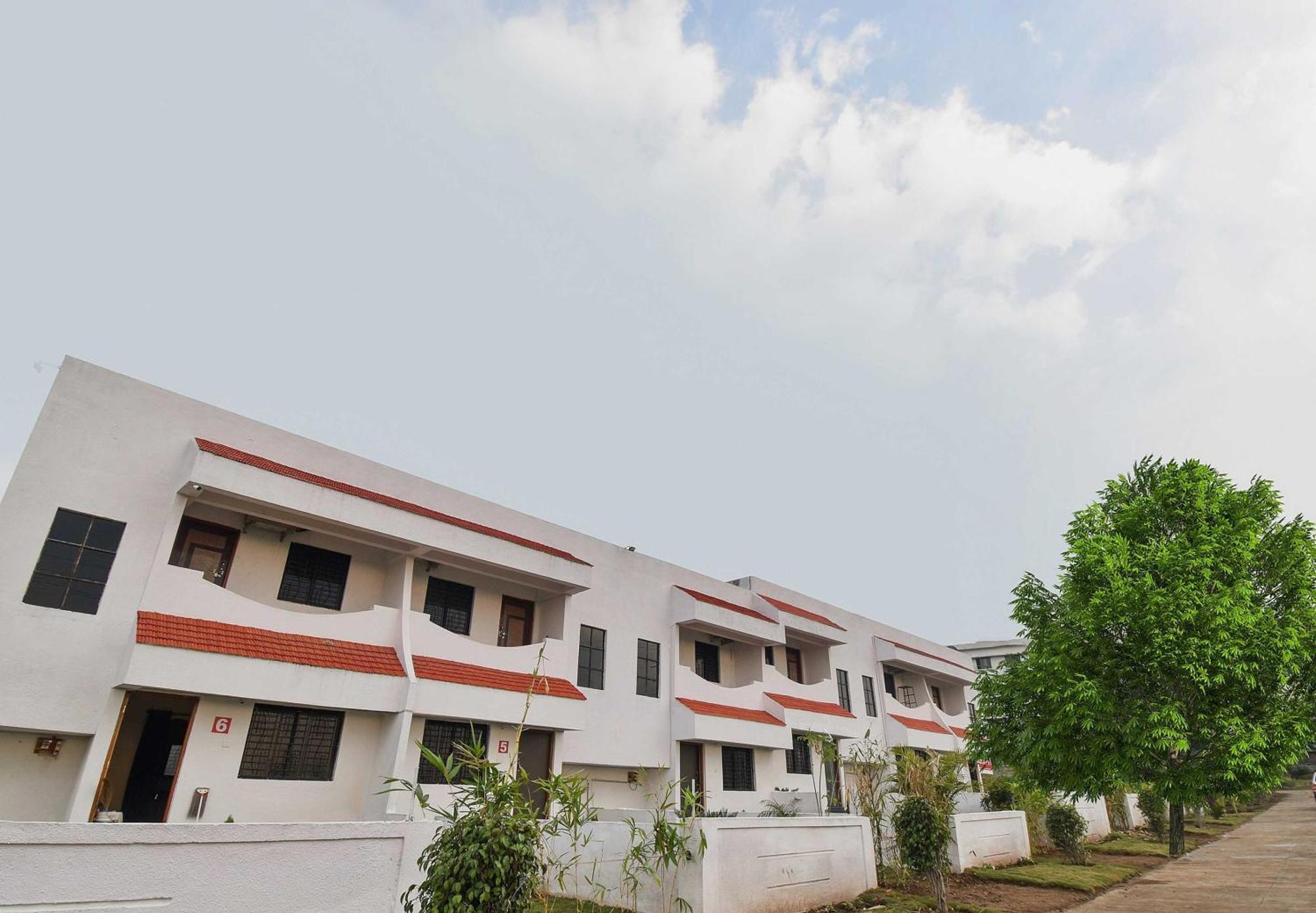 Spot On Carnival Resorts Rāipur Buitenkant foto
