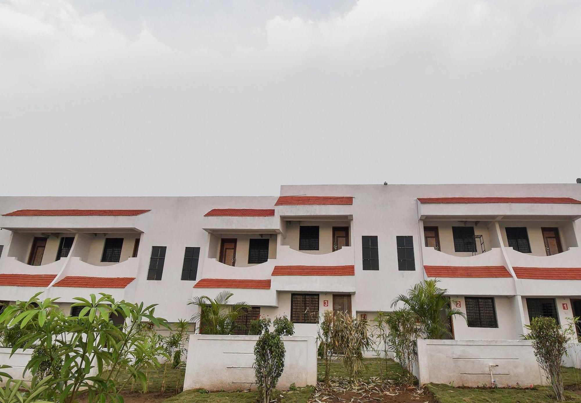Spot On Carnival Resorts Rāipur Buitenkant foto