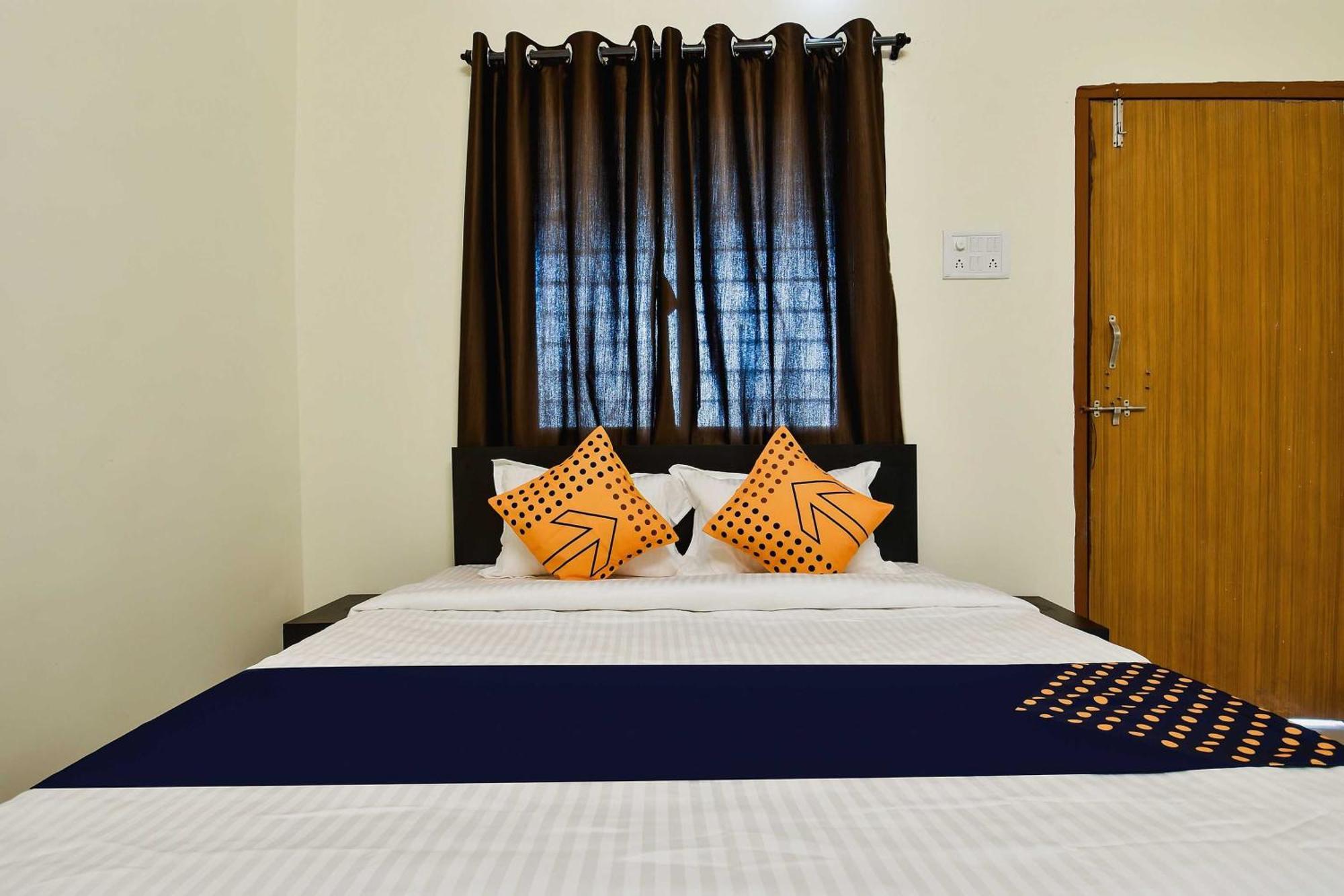 Spot On Carnival Resorts Rāipur Buitenkant foto